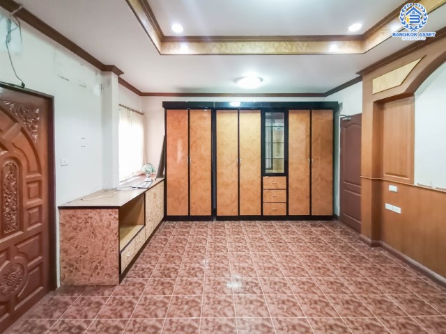 *****บ้านเดี่ยวมือสอง ม.ลลิล กรีนวิลล์ บางบอน3 แบรนด์ ลลิล พร็อพเพอร์ตี้ เนื้อที่ 101.1 ตร.ว. ฟังก์ชัน 4 นอน 3 น้ำ 2 ที่จอดรถ  บนทำเลศักยภาพ เชื่อมต่อถนนหลายเส้น ไม่ว่าจะเป็น  ถนนพระราม2, ถนนเพชรเกษม, ถนนเอกชัย และใกล้จุดขึ้นทางด่วน "พระราม2"